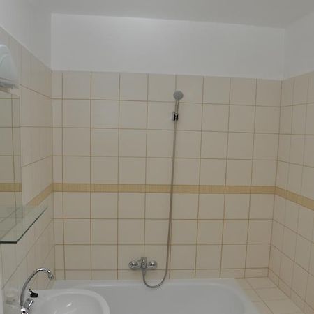 Hotel Sarok Apartmanhaz Szekszárd Zimmer foto