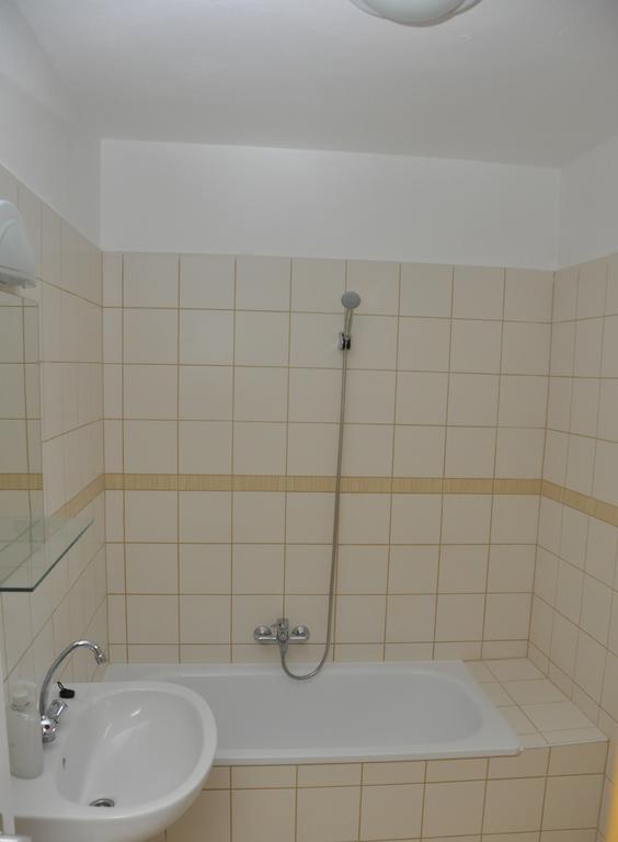 Hotel Sarok Apartmanhaz Szekszárd Zimmer foto